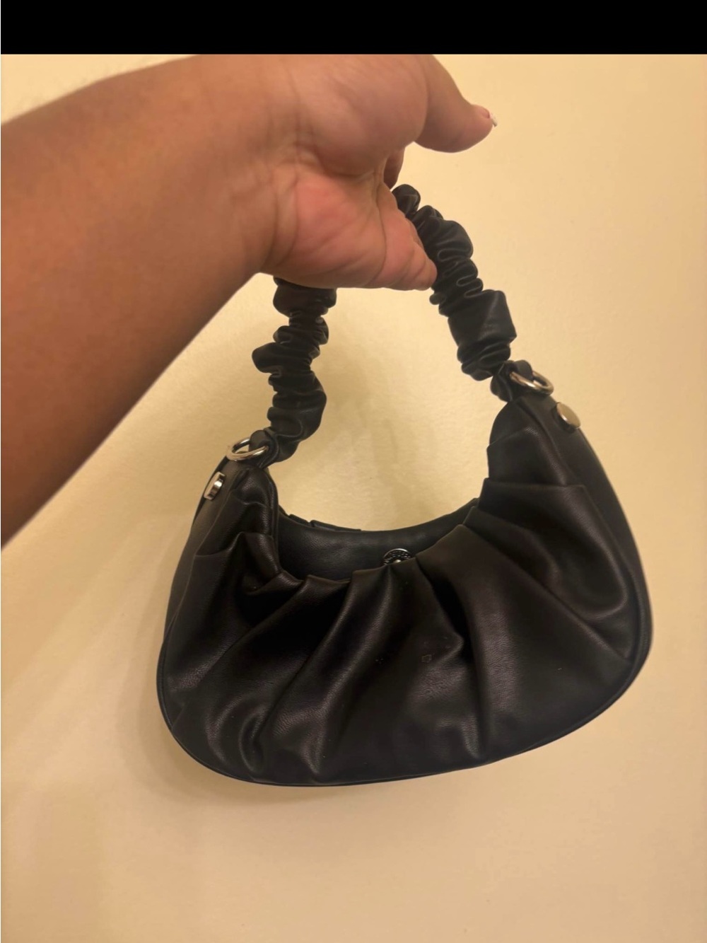 Black Ruched Handle Shoulder Bag - Picture 2 of 2